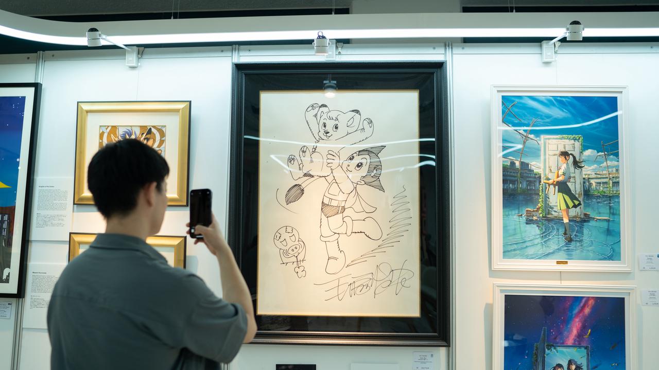 由 UneMeta、Virtual Idol Pte. Ltd. 联合举办的线下艺术展在新加坡受到广泛关注！