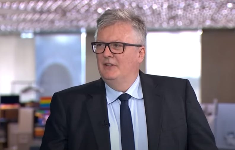 Millionaire Chief Economist: You Must Accept Being Poorer and Take Responsibility Instead of Playing “Pass the Parcel” With Inflation